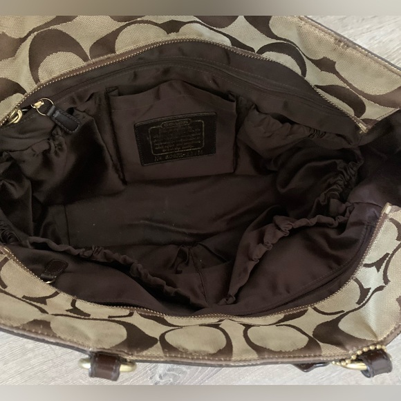Vintage Coach Tote and or Diaper Bag 7 pockets inside, 2 outside slots & zipper - Picture 17 of 17